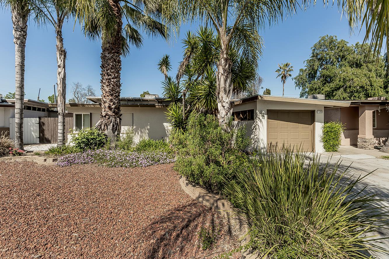 1203 E Simpson Ave, Fresno, CA 93704