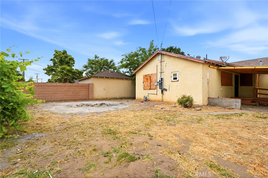 1946 E Clinton, Fresno, CA 93703