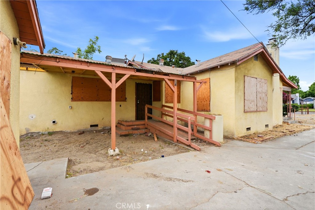 1946 E Clinton, Fresno, CA 93703