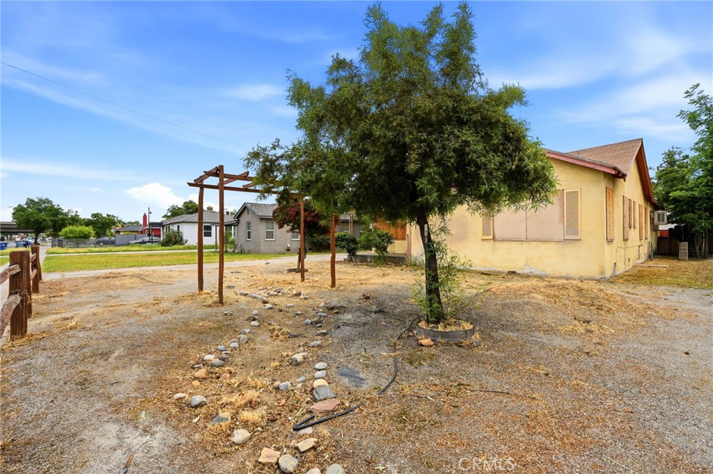 1946 E Clinton, Fresno, CA 93703