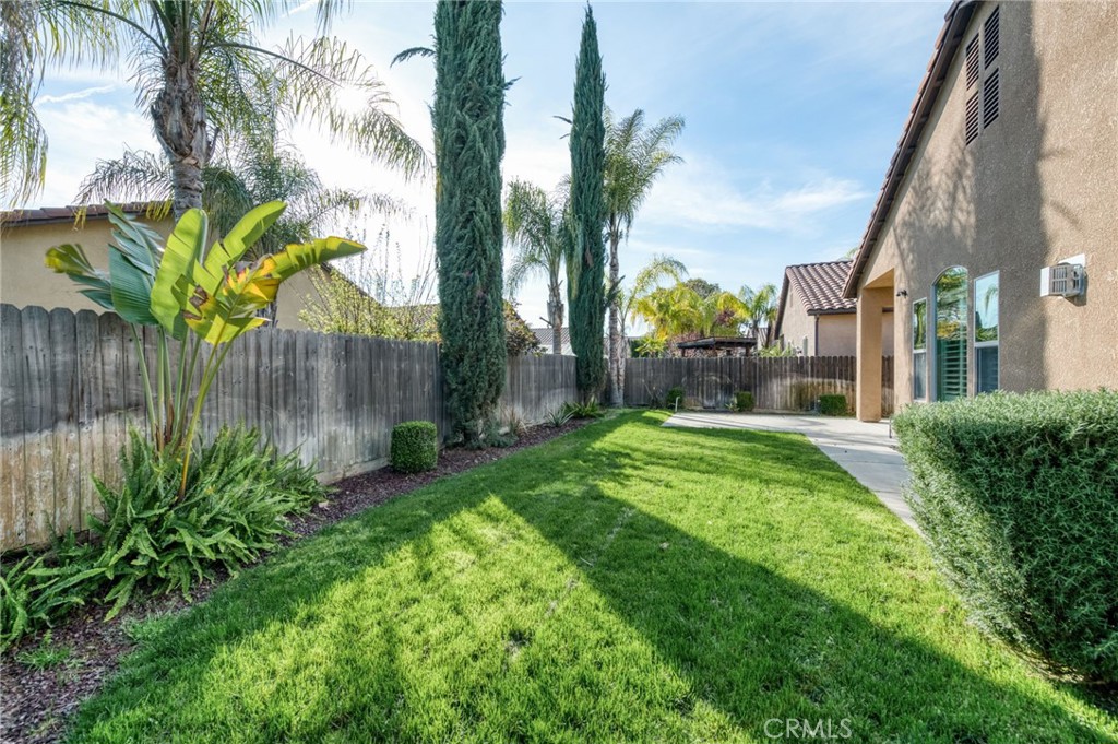 1563 E Via Mirasol, Fresno, CA 93730