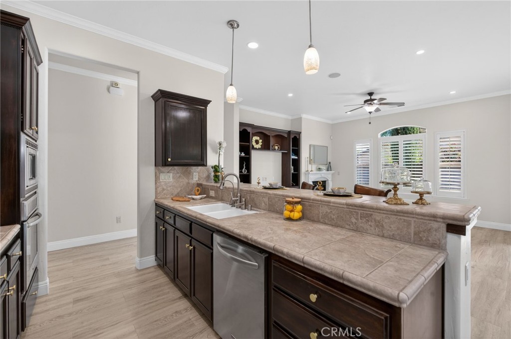 1563 E Via Mirasol, Fresno, CA 93730