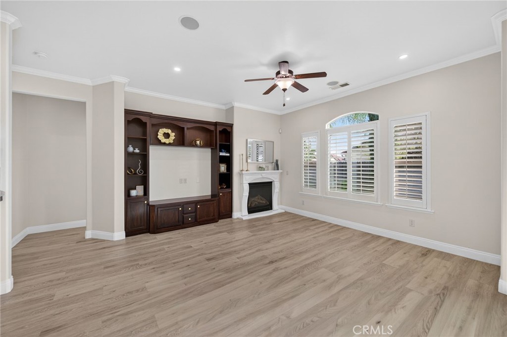 1563 E Via Mirasol, Fresno, CA 93730