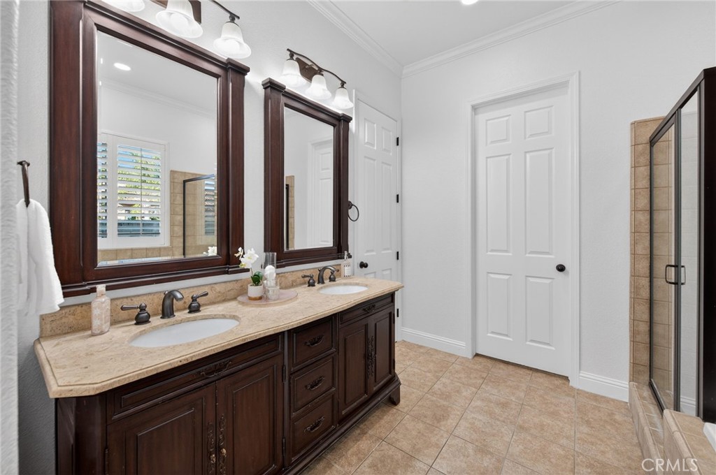 1563 E Via Mirasol, Fresno, CA 93730