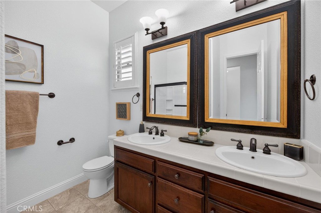 1563 E Via Mirasol, Fresno, CA 93730