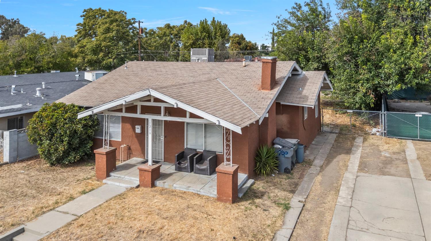 1211 E Clinton Ave, Fresno, CA 93704