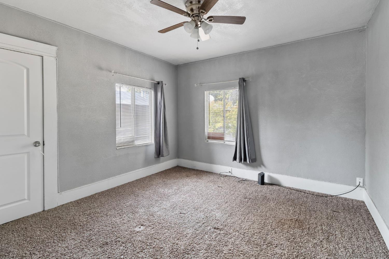 1211 E Clinton Ave, Fresno, CA 93704