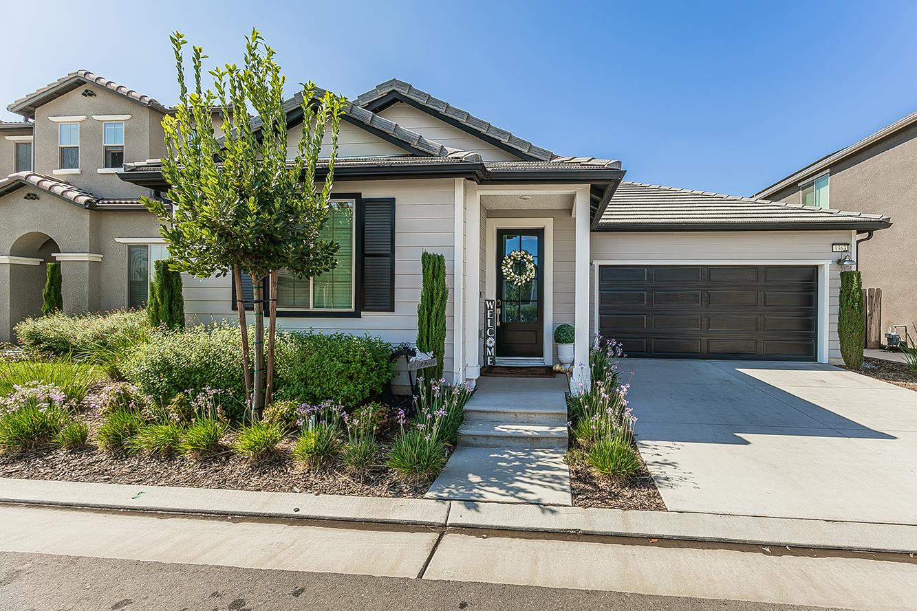 1363 E Via Prato Dr, Fresno, CA 93730