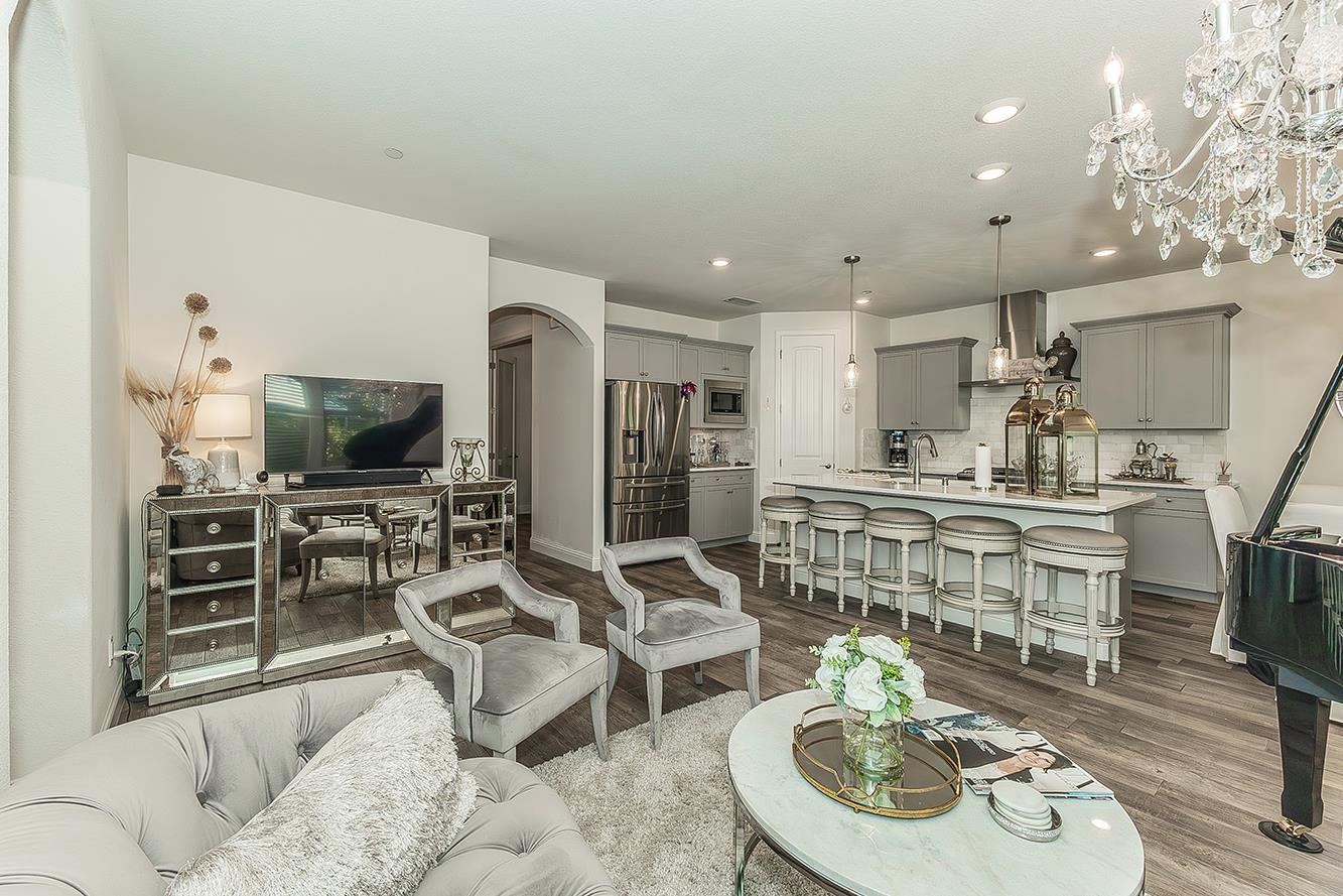 1363 E Via Prato Dr, Fresno, CA 93730