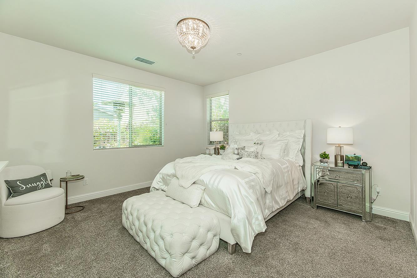 1363 E Via Prato Dr, Fresno, CA 93730