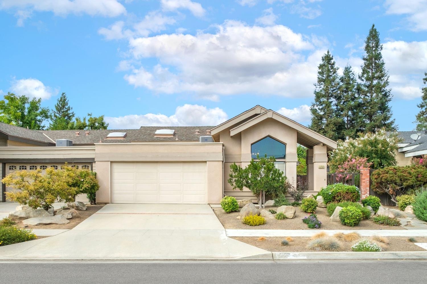 3250 W Spruce Ave, Fresno, CA 93711