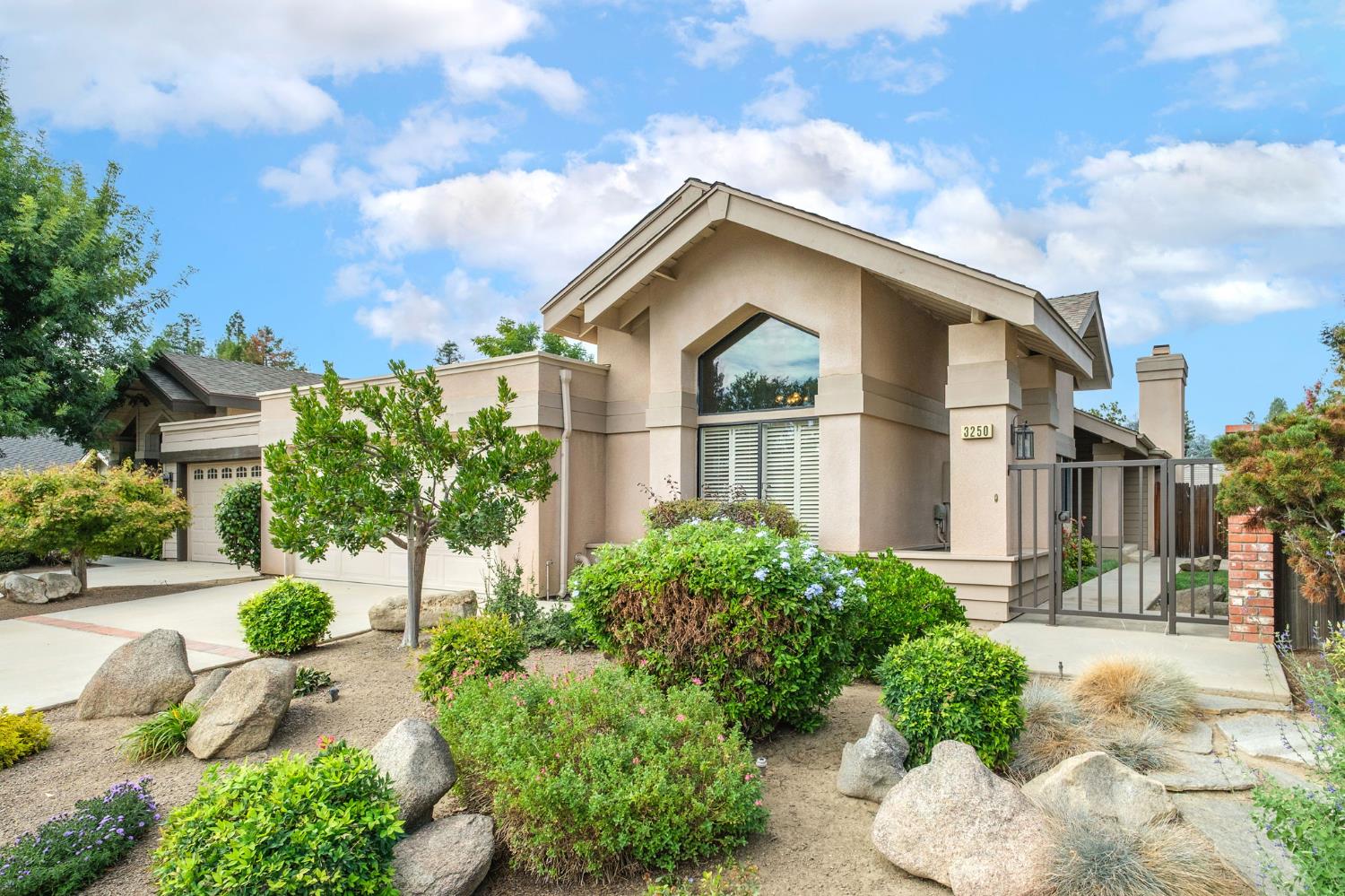 3250 W Spruce Ave, Fresno, CA 93711