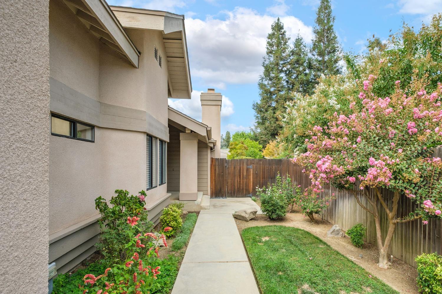 3250 W Spruce Ave, Fresno, CA 93711
