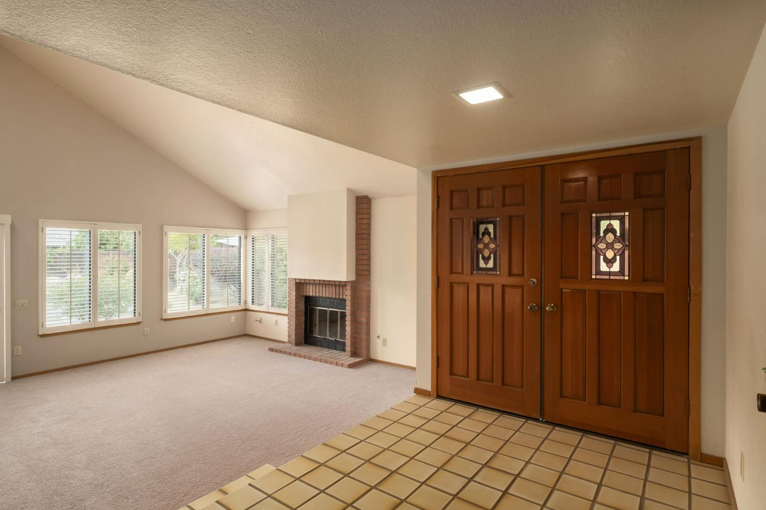 3250 W Spruce Ave, Fresno, CA 93711
