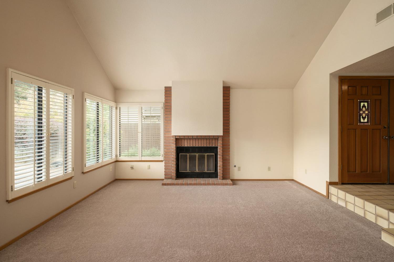 3250 W Spruce Ave, Fresno, CA 93711