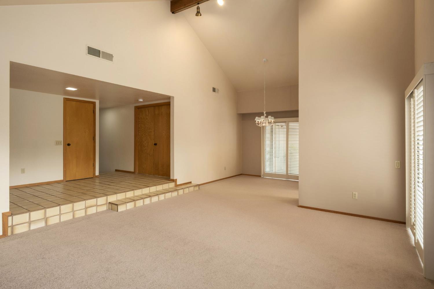 3250 W Spruce Ave, Fresno, CA 93711