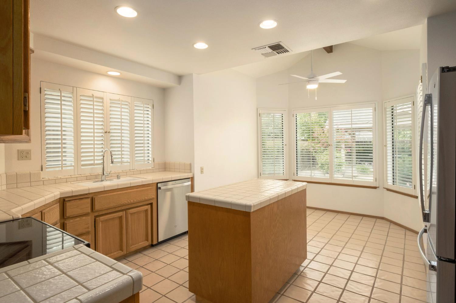 3250 W Spruce Ave, Fresno, CA 93711