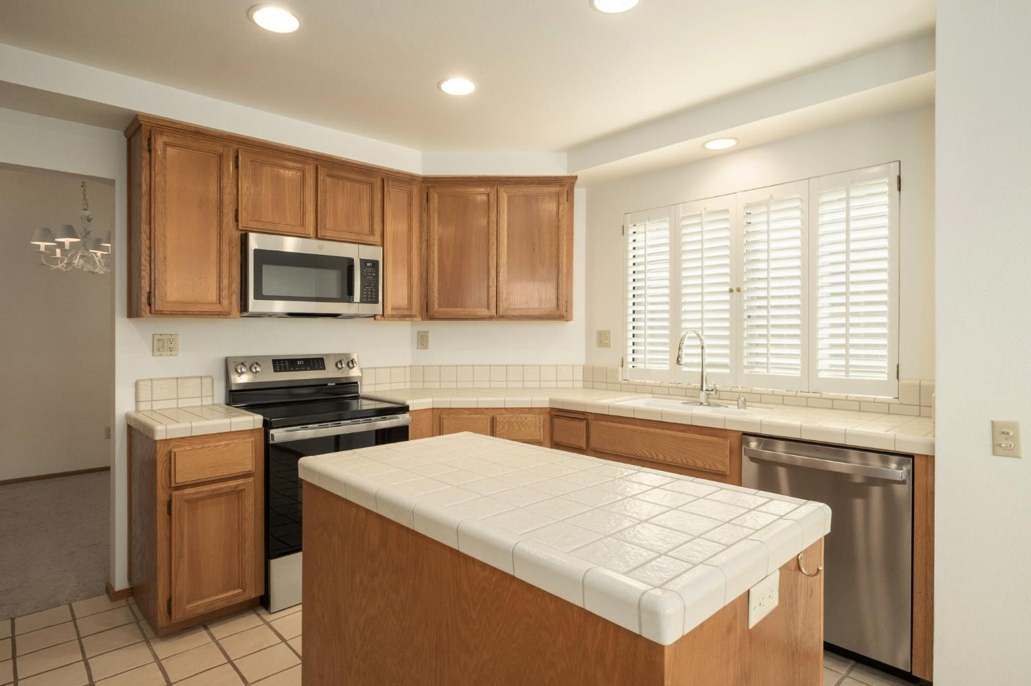 3250 W Spruce Ave, Fresno, CA 93711