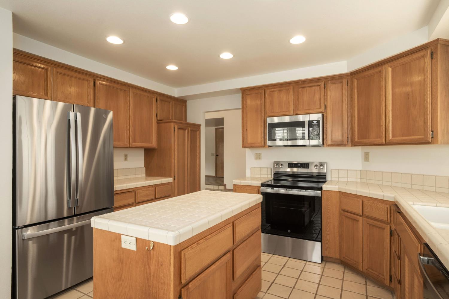 3250 W Spruce Ave, Fresno, CA 93711