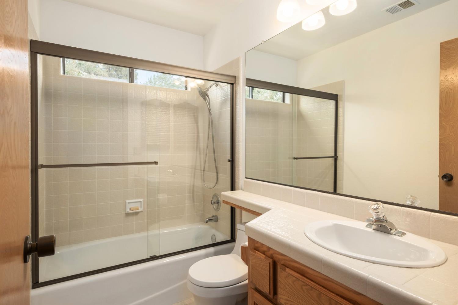 3250 W Spruce Ave, Fresno, CA 93711