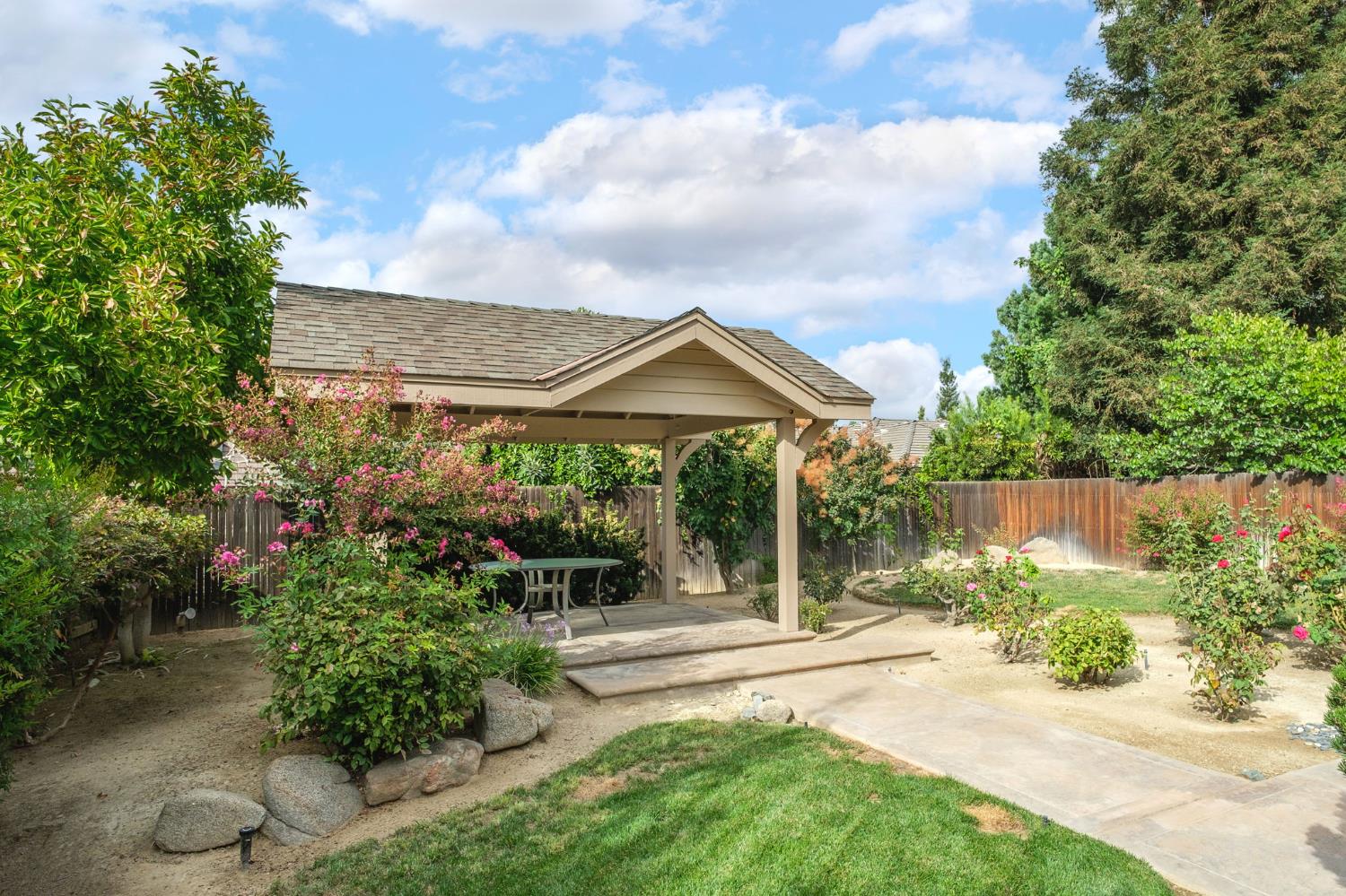 3250 W Spruce Ave, Fresno, CA 93711