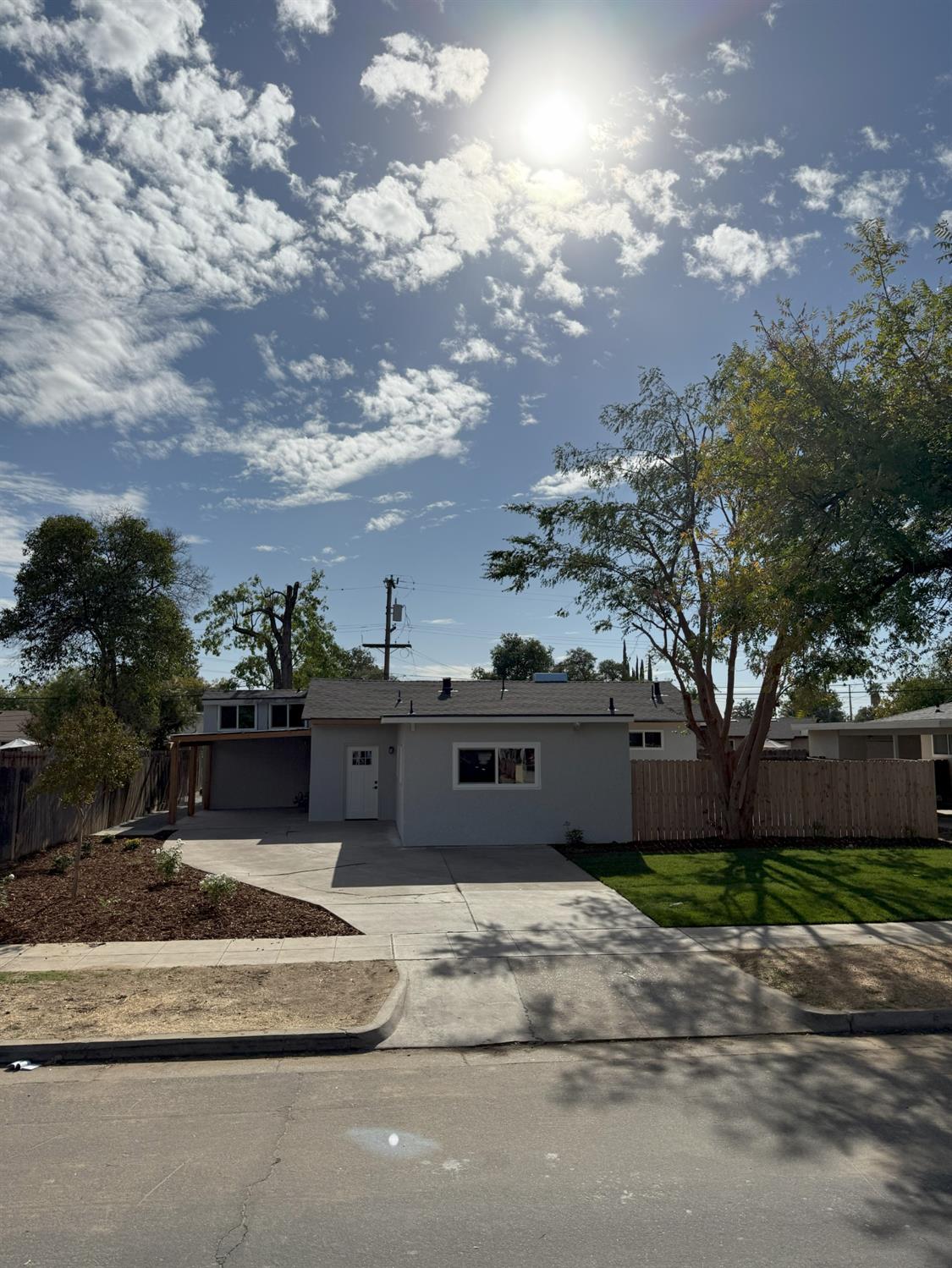 4261 N Holt Ave, Fresno, CA 93705