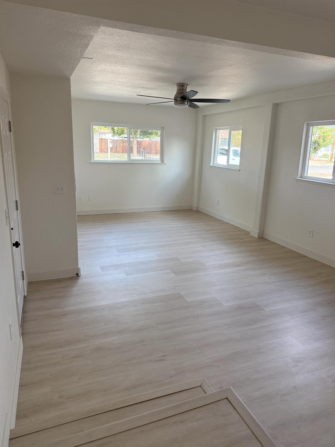 4261 N Holt Ave, Fresno, CA 93705
