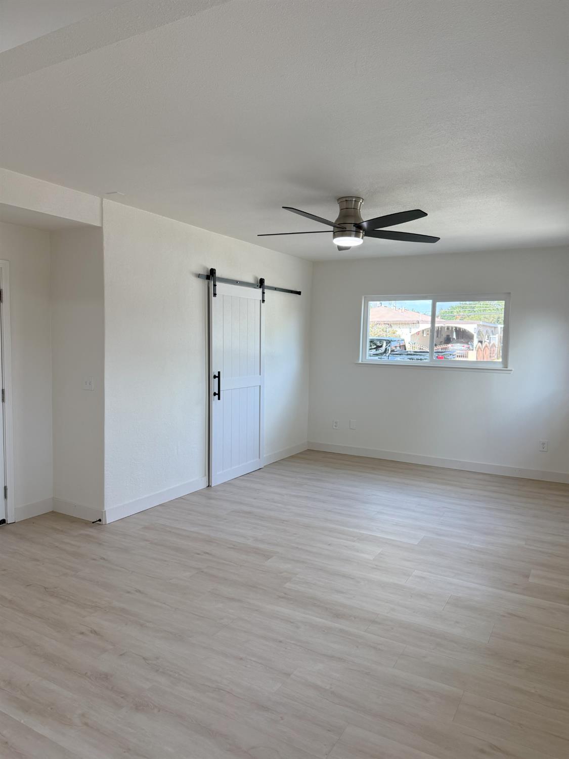 4261 N Holt Ave, Fresno, CA 93705