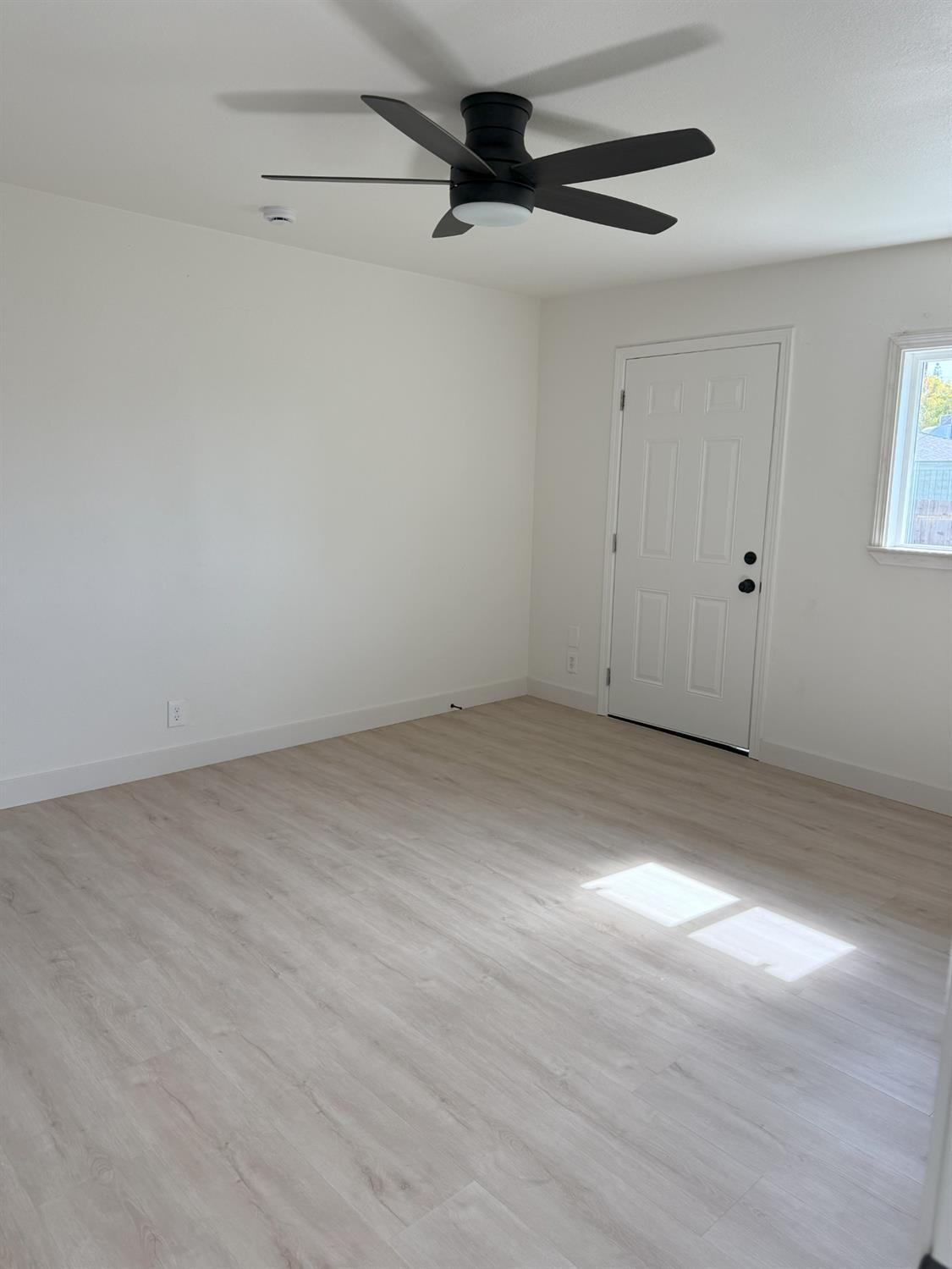 4261 N Holt Ave, Fresno, CA 93705