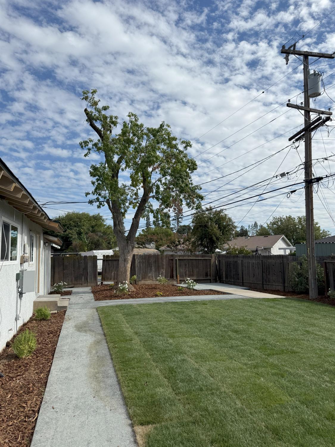4261 N Holt Ave, Fresno, CA 93705