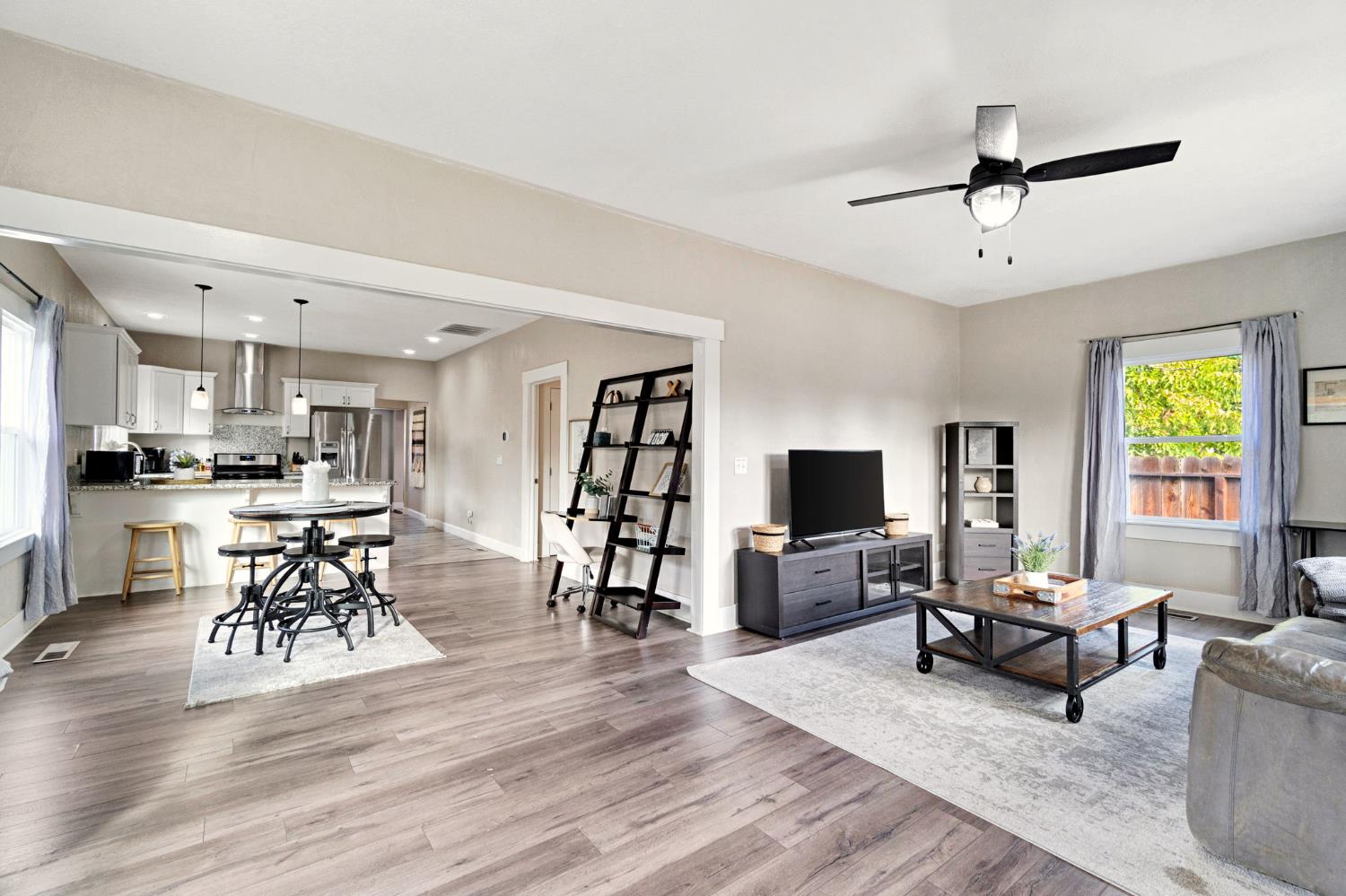 1355 N Roosevelt Ave, Fresno, CA 93728