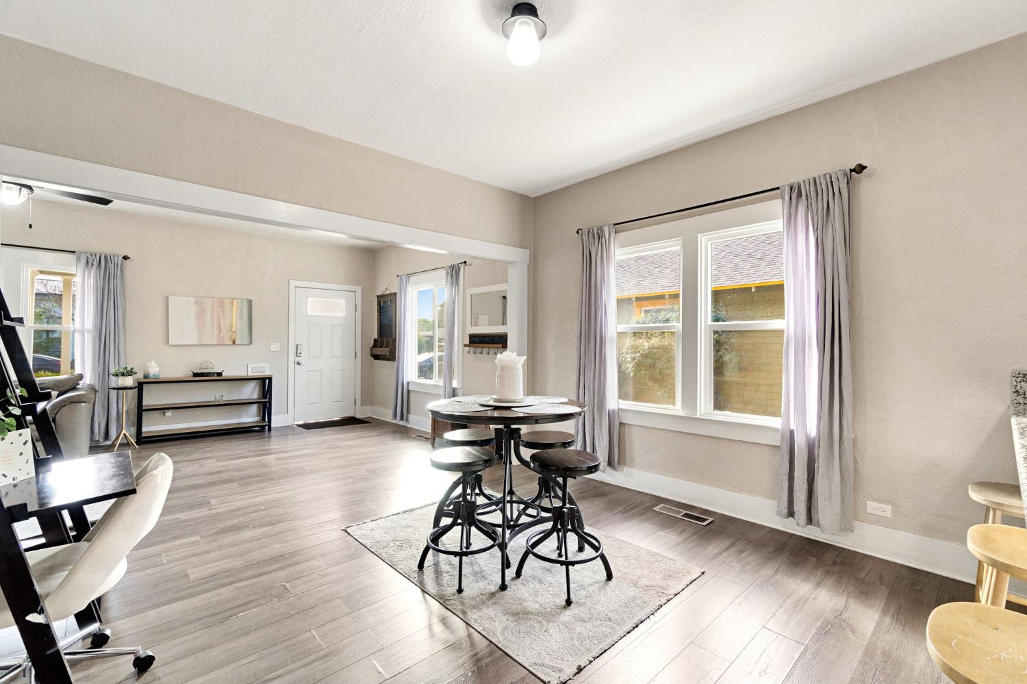 1355 N Roosevelt Ave, Fresno, CA 93728