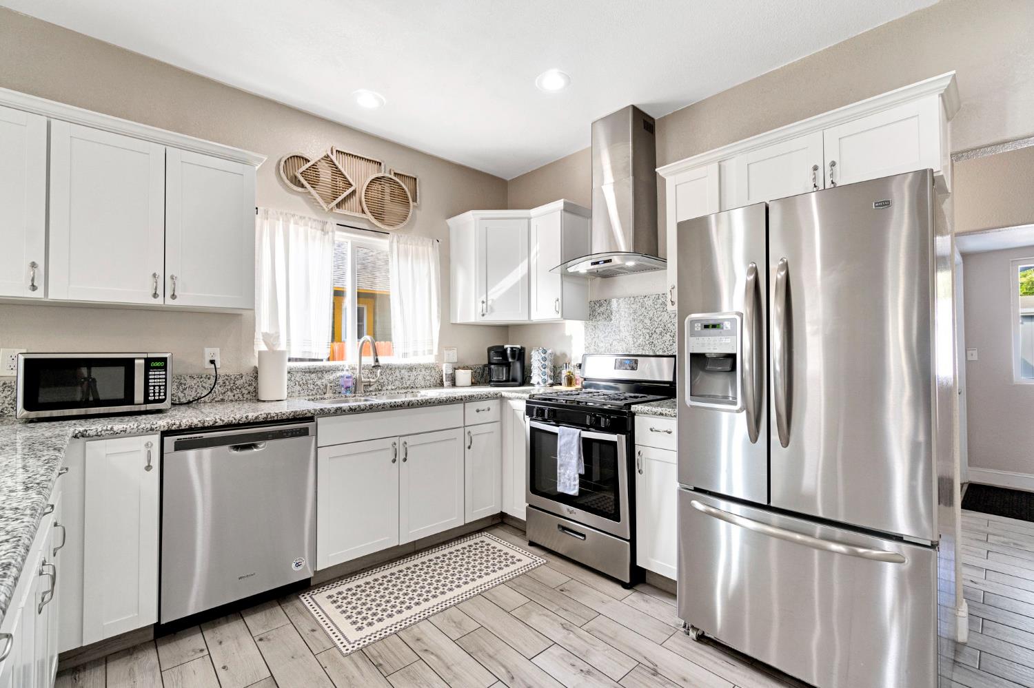 1355 N Roosevelt Ave, Fresno, CA 93728