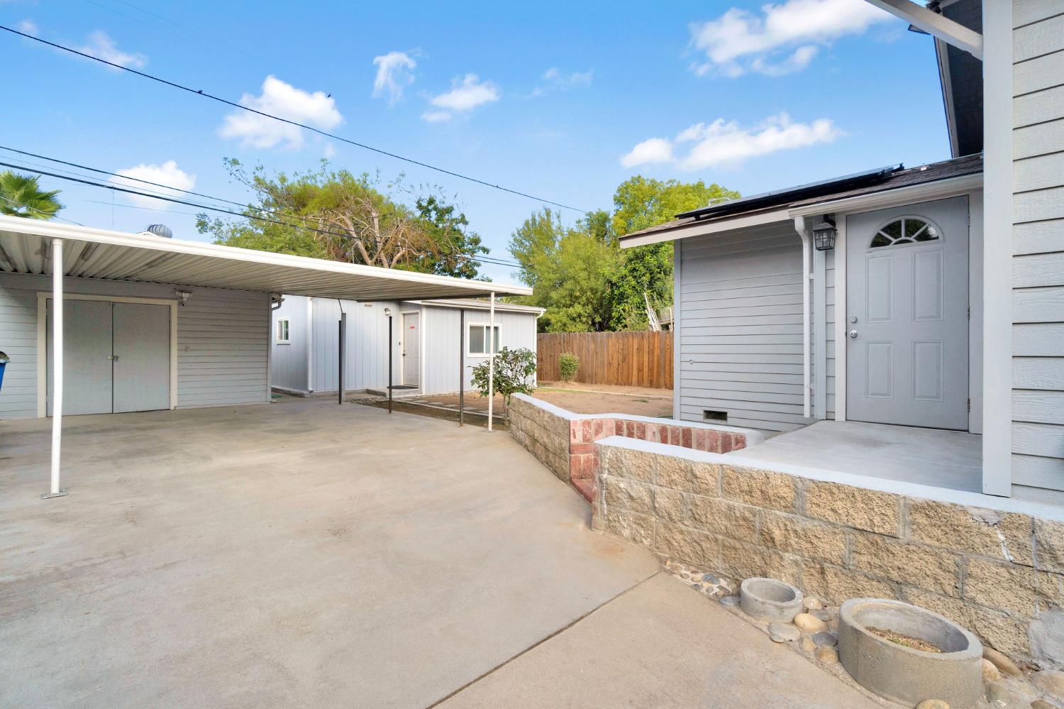 1355 N Roosevelt Ave, Fresno, CA 93728