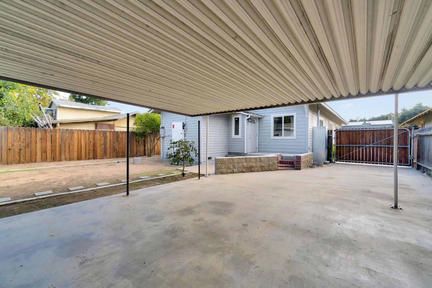1355 N Roosevelt Ave, Fresno, CA 93728