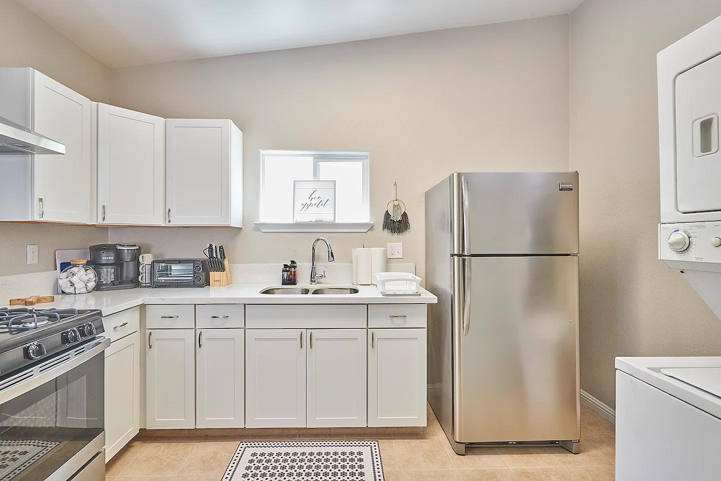 1355 N Roosevelt Ave, Fresno, CA 93728