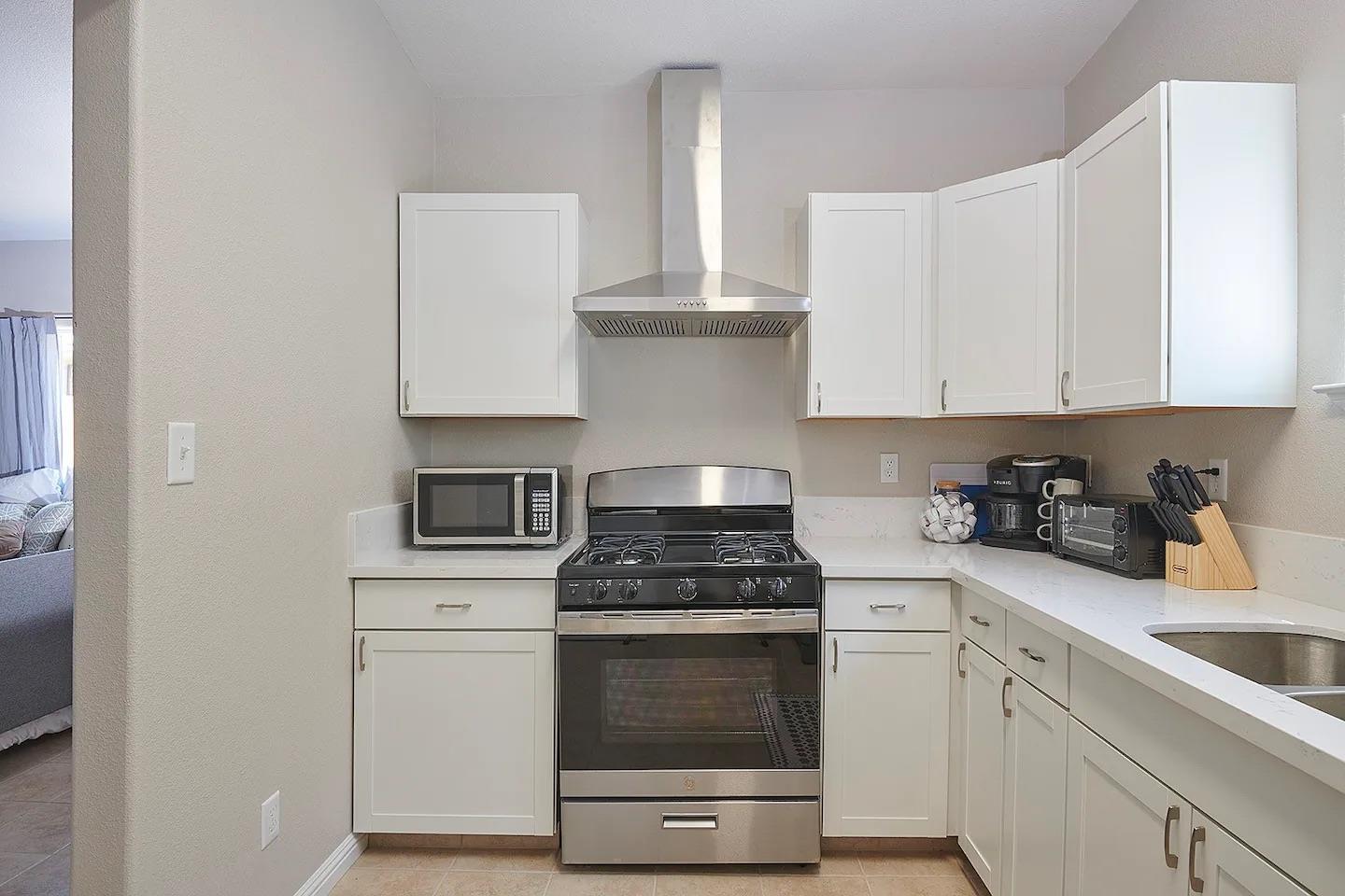 1355 N Roosevelt Ave, Fresno, CA 93728