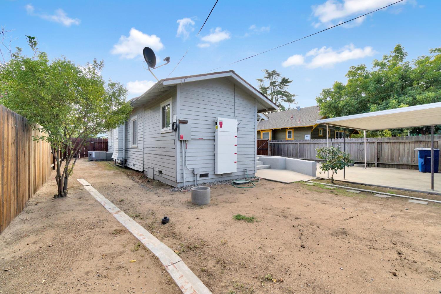 1355 N Roosevelt Ave, Fresno, CA 93728