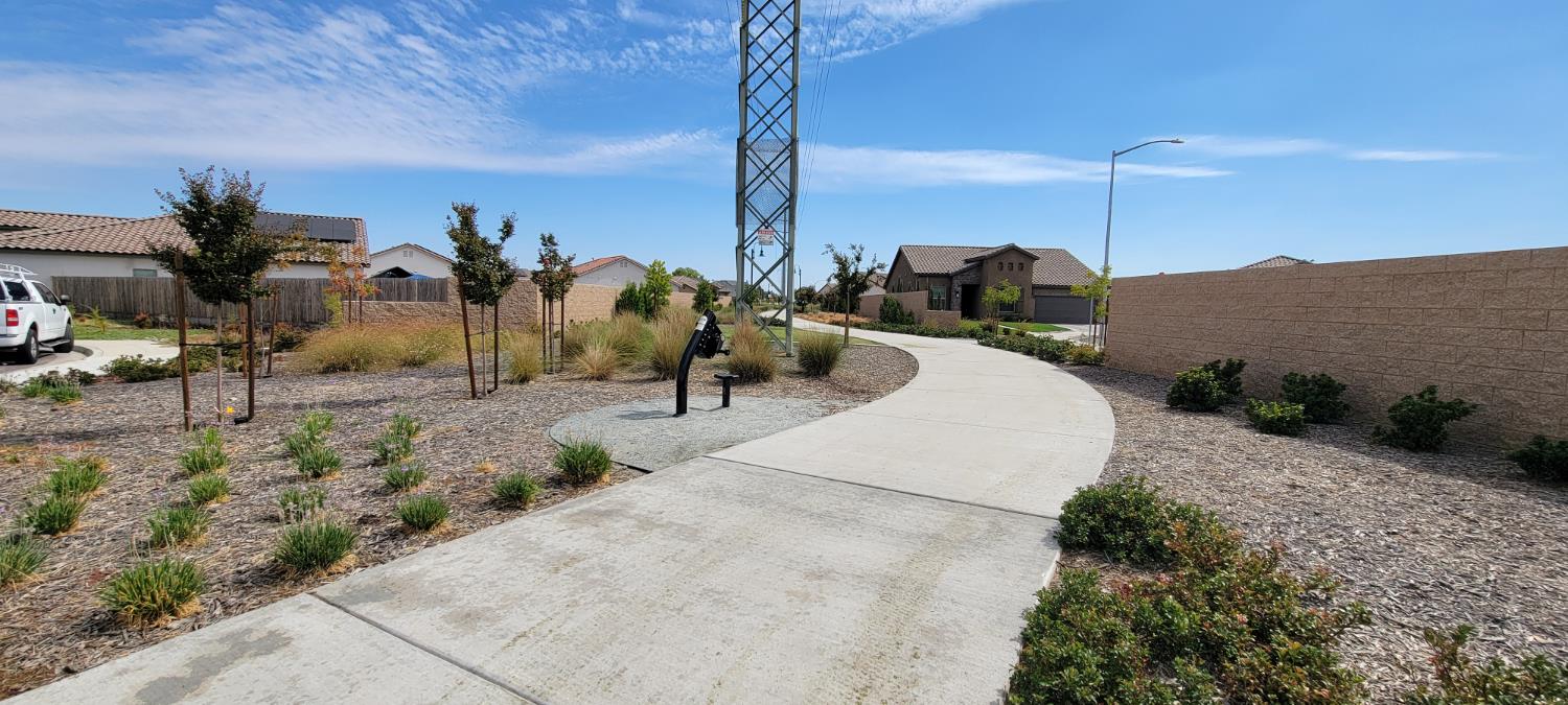 6080 E Platt Ave, Fresno, CA 93727