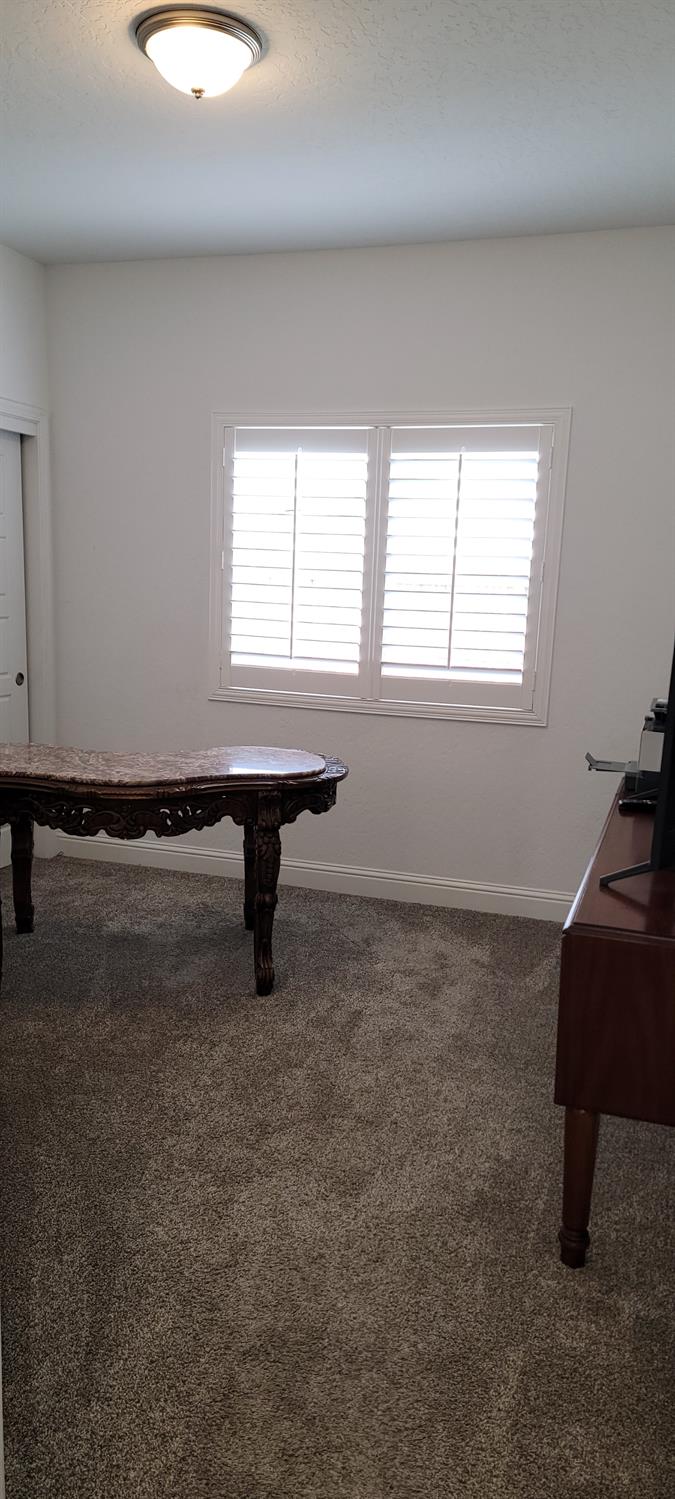 6080 E Platt Ave, Fresno, CA 93727