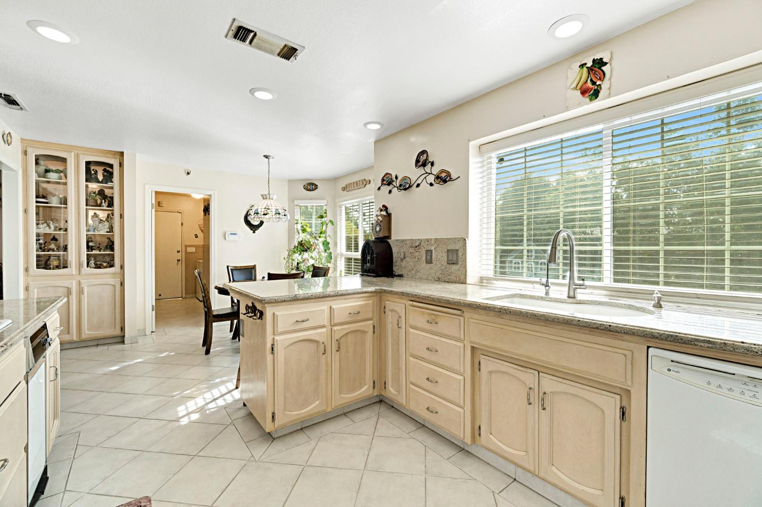 6733 N Alva Ave, Fresno, CA 93711