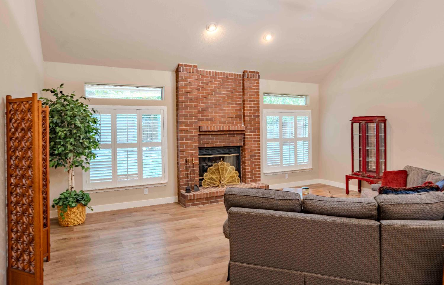 8860 N 10Th St, Fresno, CA 93720