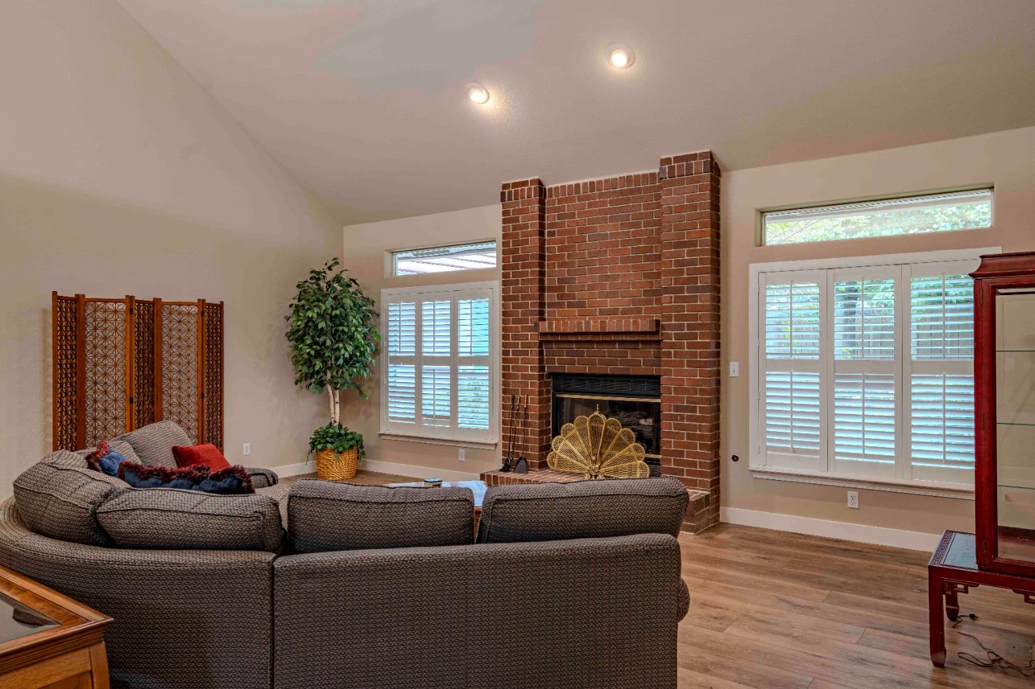 8860 N 10Th St, Fresno, CA 93720