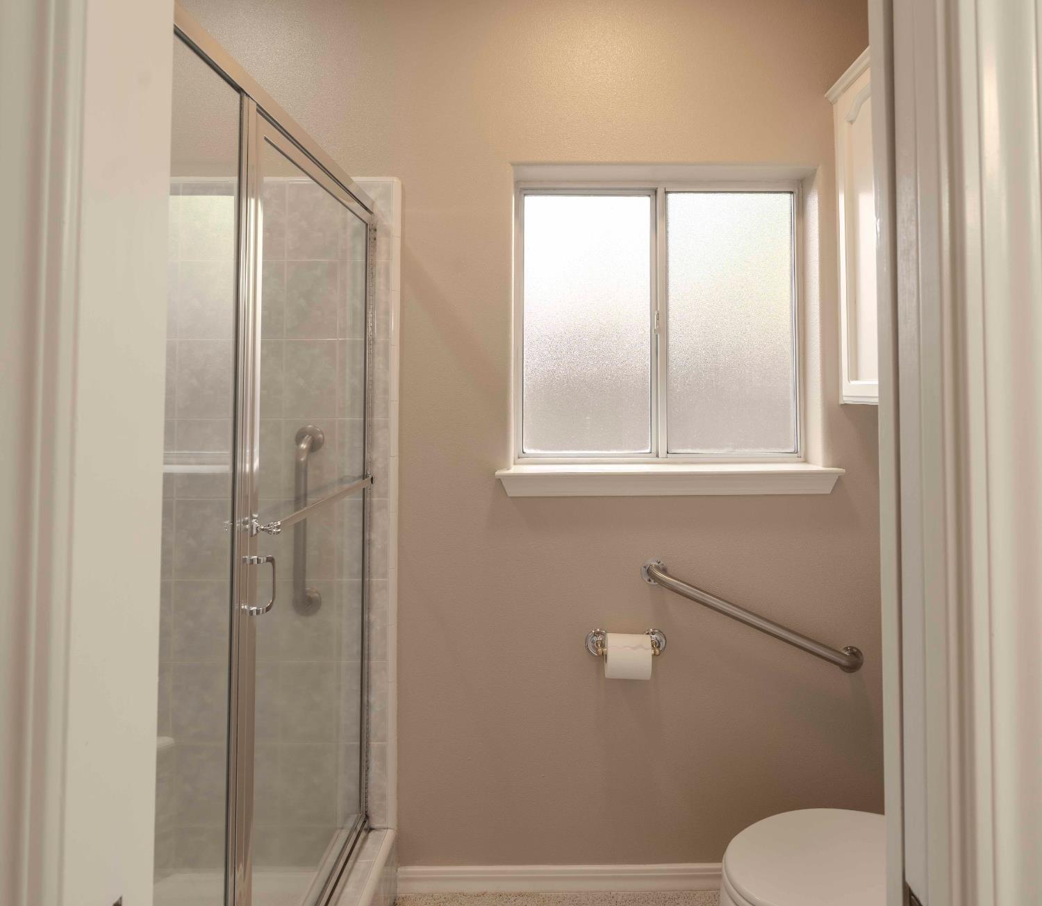 8860 N 10Th St, Fresno, CA 93720