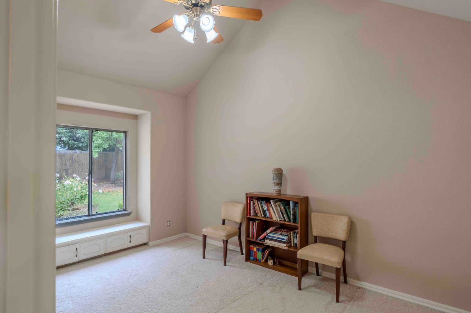 8860 N 10Th St, Fresno, CA 93720