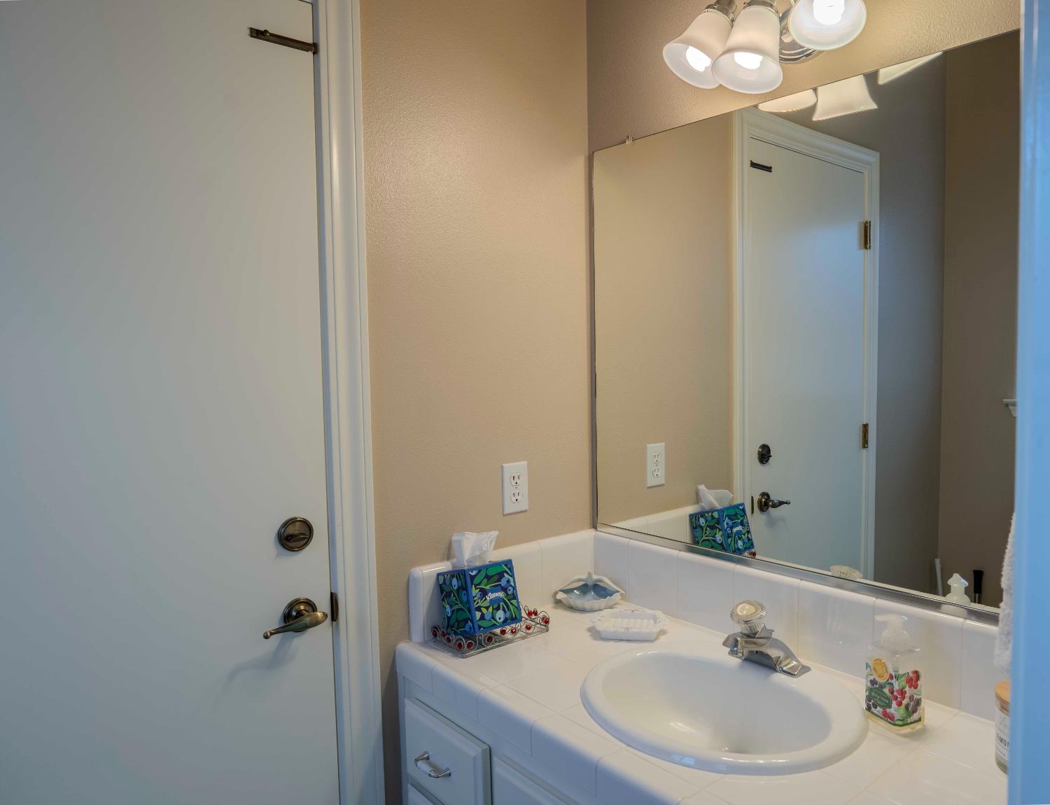 8860 N 10Th St, Fresno, CA 93720