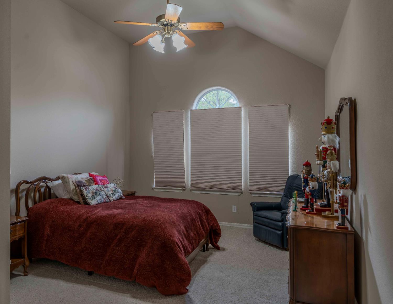 8860 N 10Th St, Fresno, CA 93720