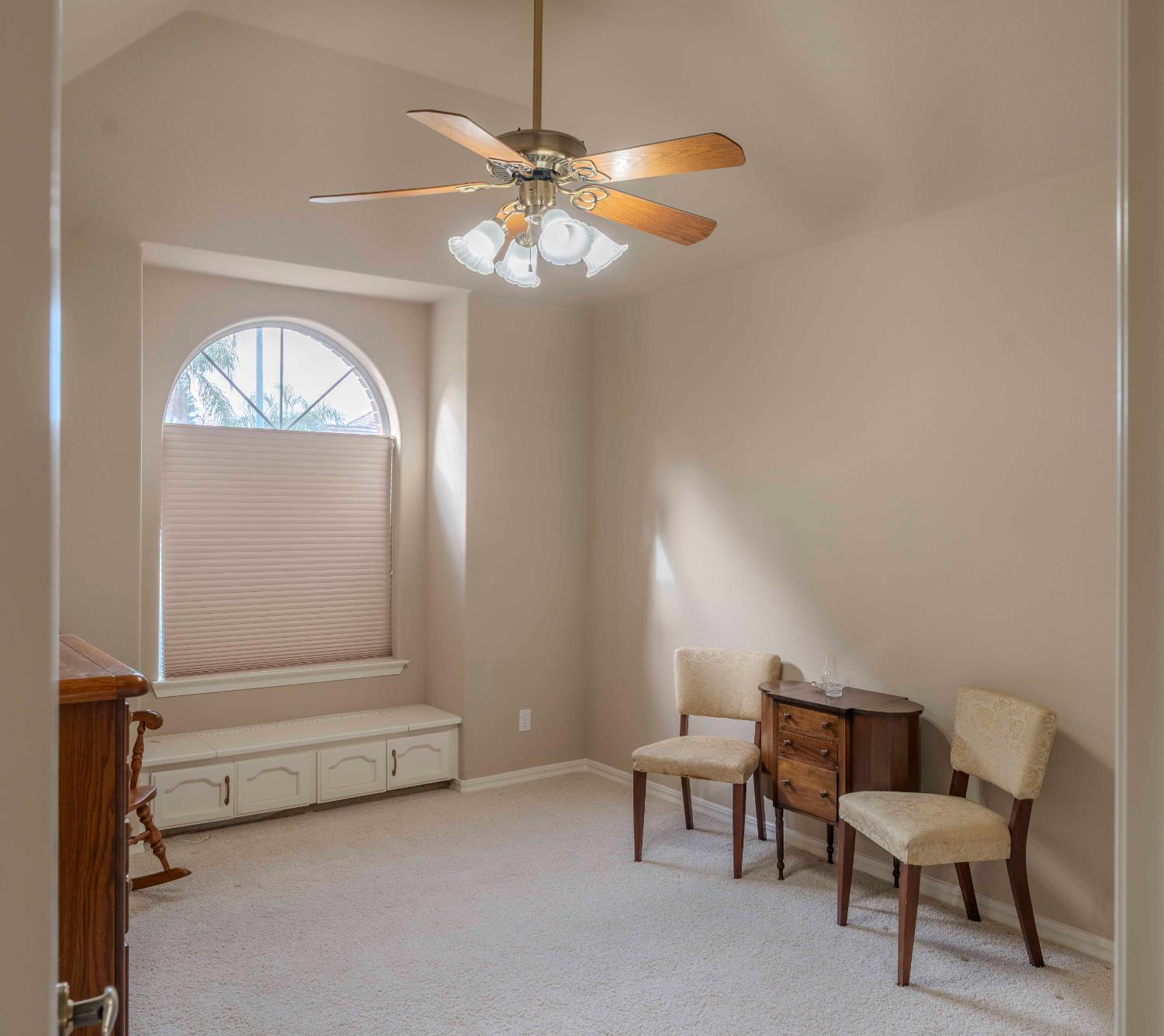 8860 N 10Th St, Fresno, CA 93720