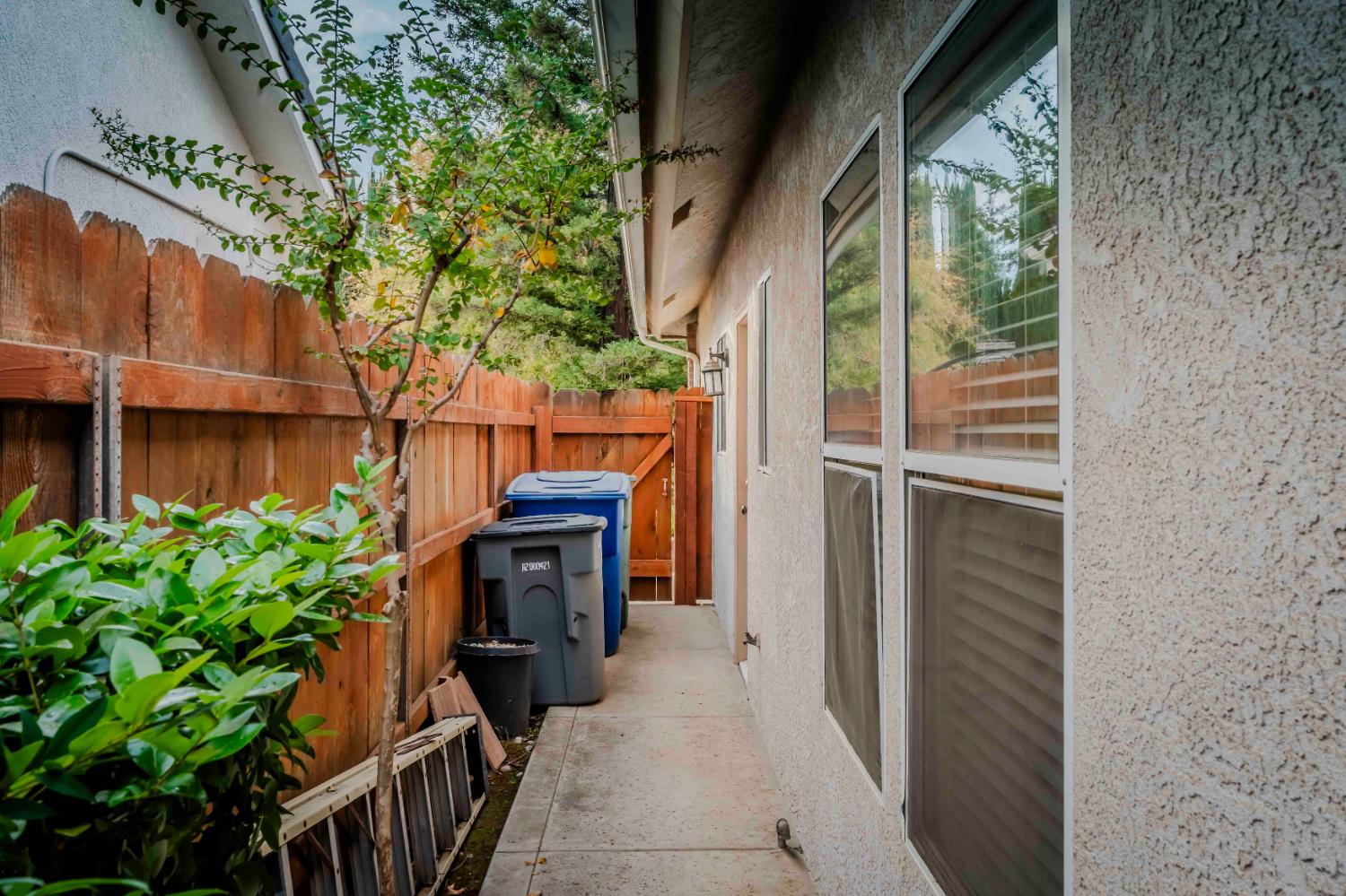 8860 N 10Th St, Fresno, CA 93720