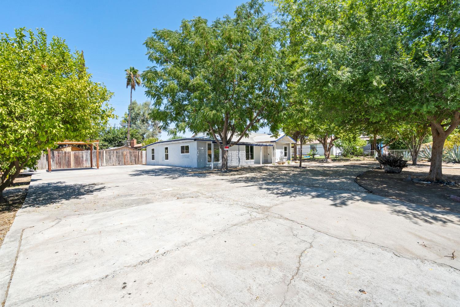 1554 W Thomas Ave, Fresno, CA 93728